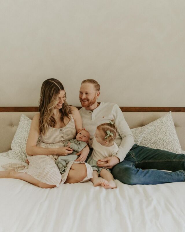 Almost 2 weeks with our new little fam ❤️ Some sneak peeks from our newborn session with @tarahelisephoto - if you’re local to the Twin Cities I highly recommend her!